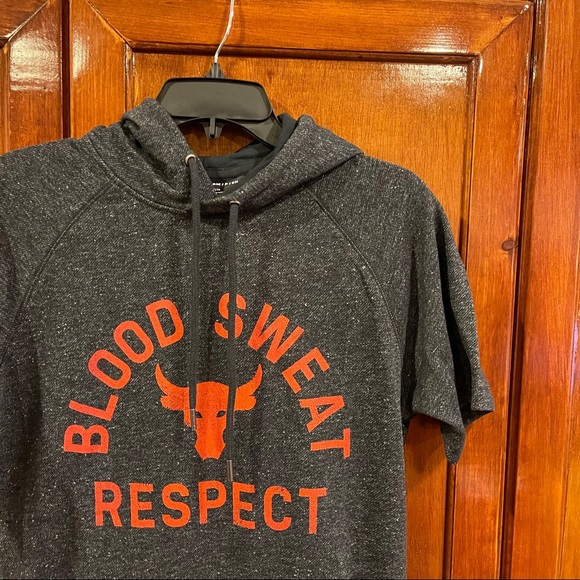 Under Armour Project Rock Short Sleeve Hoodie - Picture 4 of 7